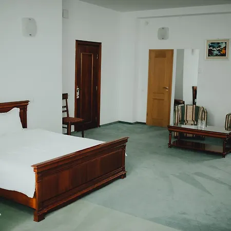 Bavaria מלון קריובה