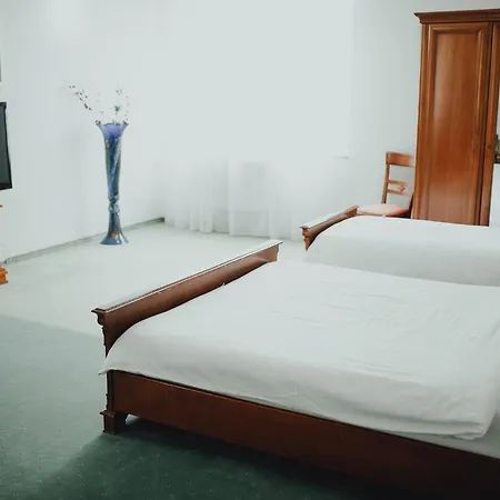 מלון Bavaria קריובה