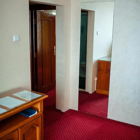 מלון Bavaria קריובה